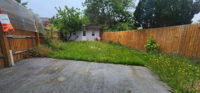 Property To Rent In Central Avenue, Enfield, EN1