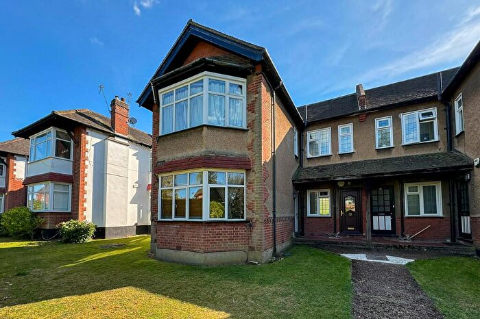 2 Bedroom Maisonette For Sale In West End Court, West End Avenue, Pinner, Middlesex, HA5