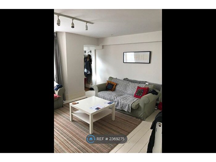 1 Bedroom Flat To Rent In Shepherds Bush, London, W12