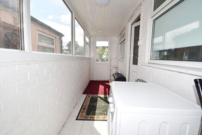 3 Bedroom Terraced House For Sale In Colchester Street, Coventry, CV1 - Photo 2
