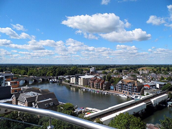 2 Bedroom Flat For Sale In Kingston Riverside, Kingston Upon Thames, KT2