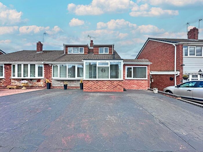 2 Bedroom Semi-Detached Bungalow For Sale In Waterfield Close, Foxyards, Tipton, DY4
