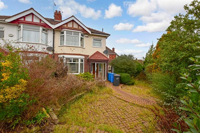 3 Bedroom Semi Detached House For Sale In Rokeby Park, Hull, HU4