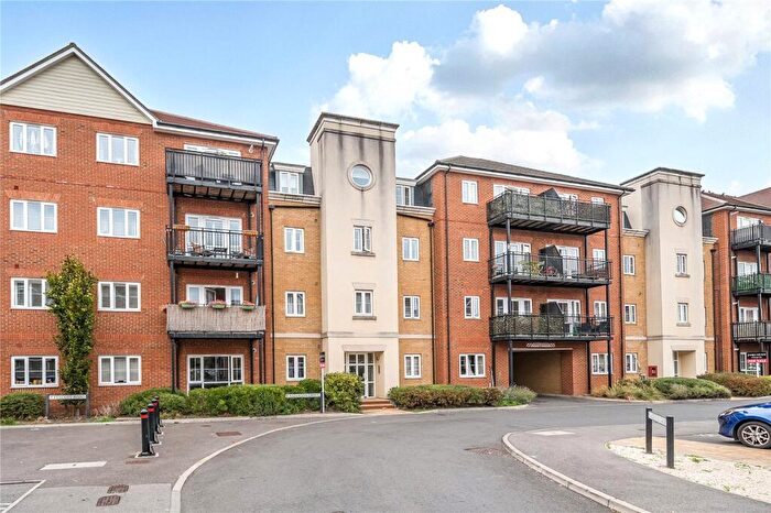 2 Bedroom Flat For Sale In Alderson Grove, Hersham, KT12