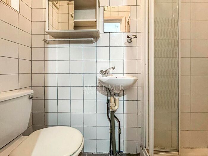 1 Bedroom Apartment To Rent In Lordship Lane, London, N22