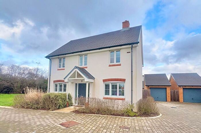 4 Bedroom Detached House For Sale In Peckham Williams Place, Badshot Lea, Farnham, Surrey, GU9