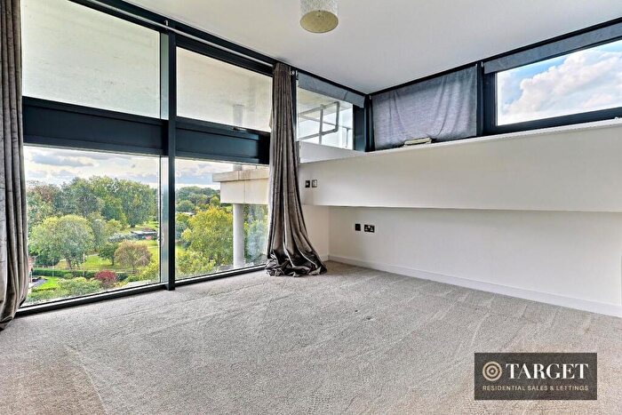 2 Bedroom Duplex For Sale In Edinburgh Gate, Harlow, CM20