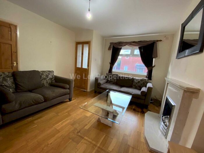 2 Bedroom House To Rent In Warren Bank, Higher Blackley, M9