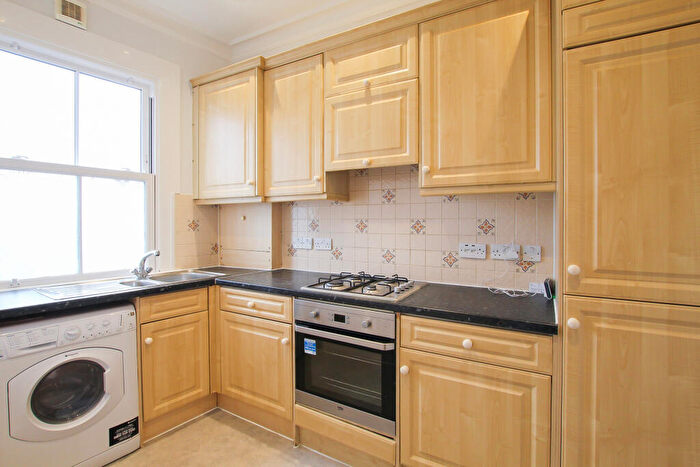 2 Bedroom Flat To Rent In High Street (), Penge, SE20