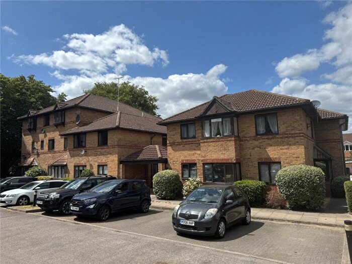 1 Bedroom Apartment To Rent In Polehampton Close, Twyford, Reading, Berkshire, RG10