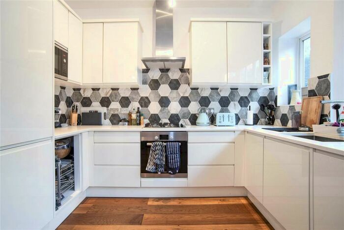 2 Bedroom Apartment To Rent In Nightingale Road, London, E5