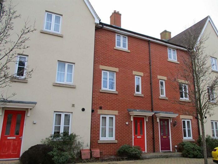 4 Bedroom Terraced House To Rent In Old Town, SN1