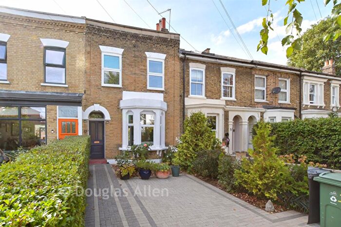 3 Bedroom Terraced House For Sale In Lytton Road, London, E11