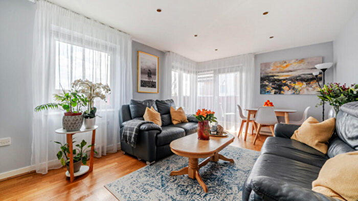 2 Bedroom Flat For Sale In Serpentine Close, Chadwell Heath, RM6