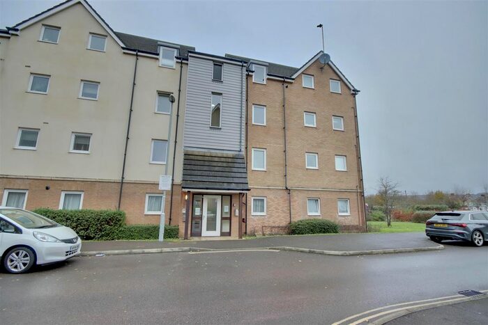 2 Bedroom Flat To Rent In Tudor Crescent, Cosham, Portsmouth, PO6