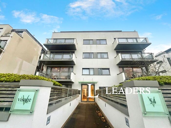 3 Bedroom Flat To Rent In Palmeira Avenue, Hove, East Sussex, BN3