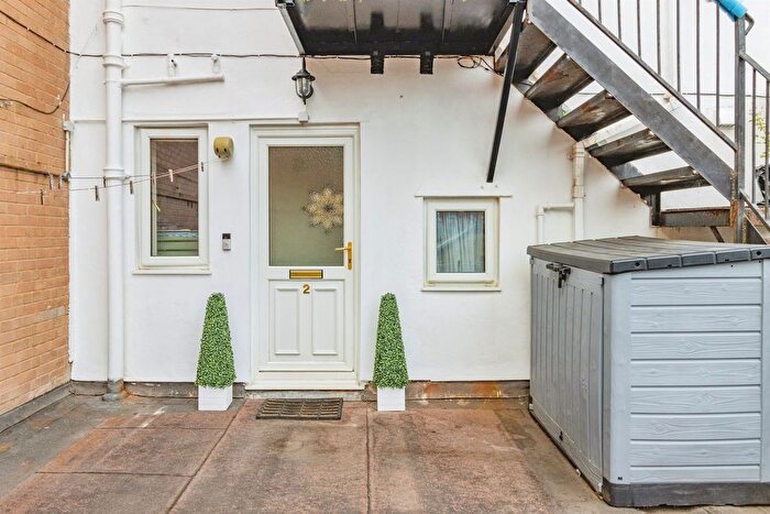 2 Bedroom Flat For Sale In Hopkins Lane, Newton Abbot, TQ12