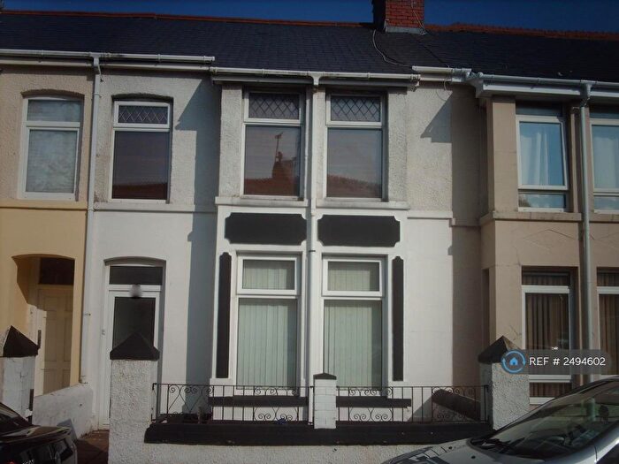 2 Bedroom Flat To Rent In Suffolk Plece, Porthcawl, CF36