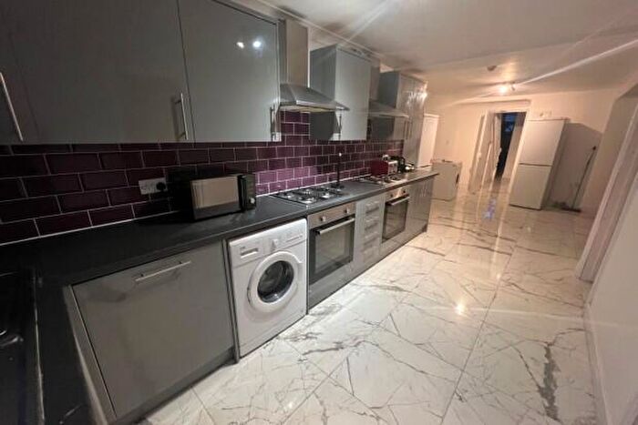 6 Bedroom Terraced House To Rent In Cranbrook Cardiff, CF24