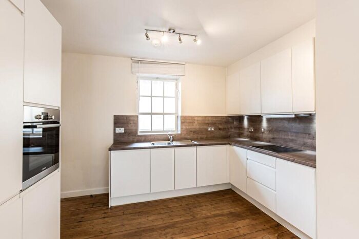 2 Bedroom Flat To Rent In B Brent House Brenthouse Road, E9