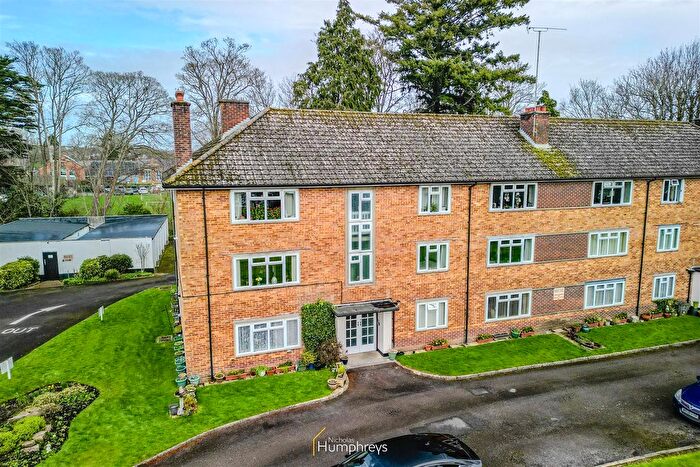 2 Bedroom Flat For Sale In Redcotts Lane, Wimborne, BH21
