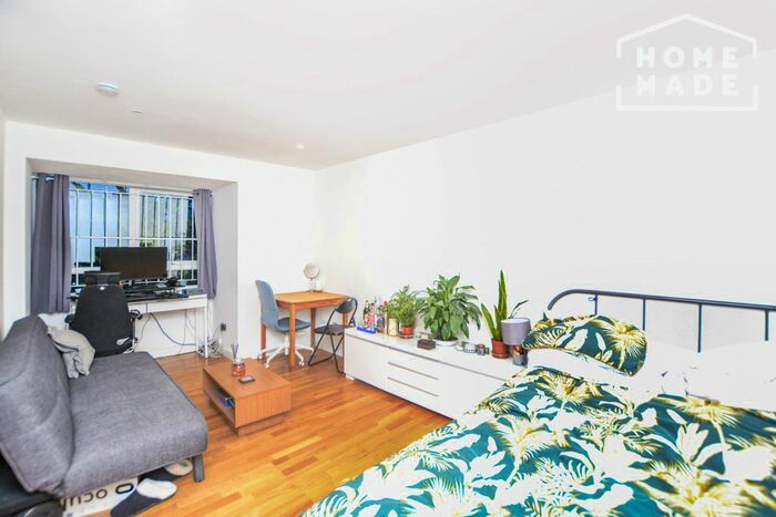 Studio To Rent In Chaucer Drive, London, SE1