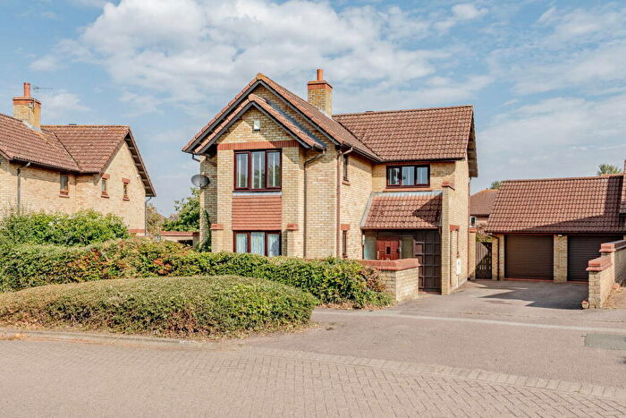 4 Bedroom Detached House For Sale In Fortescue Drive, Shenley Church End, Milton Keynes, MK5