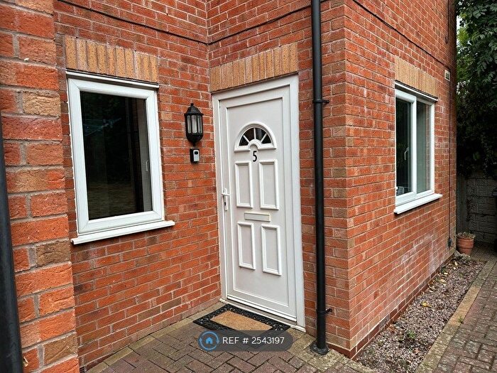 1 Bedroom Flat To Rent In Well Close, Redditch, B97