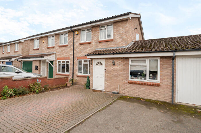 4 Bedroom Semi Detached House For Sale In Kempton Avenue, Hereford, HR4