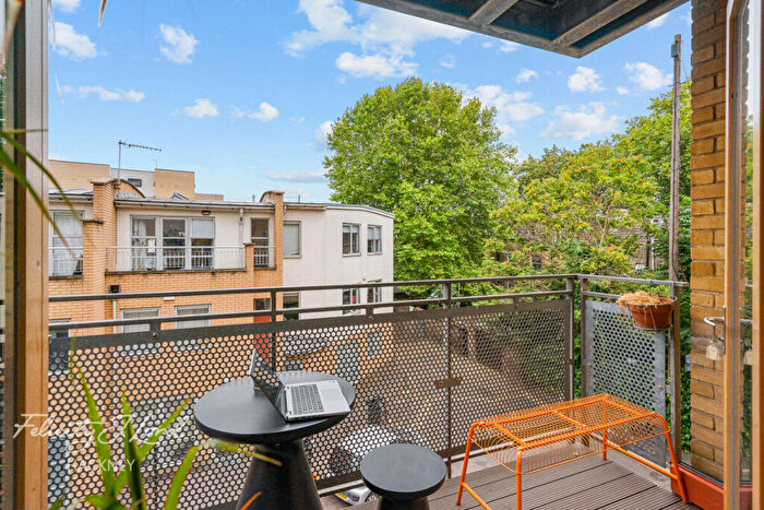 2 Bedroom Flat For Sale In Ramsgate Street, London, E8