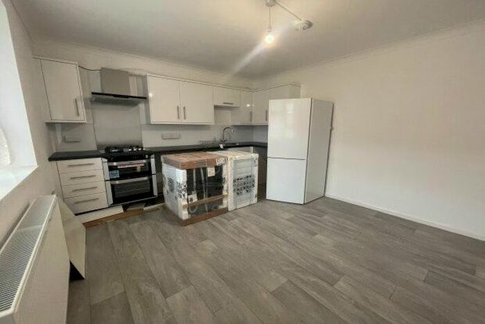 4 Bedroom Flat To Rent In Astley Street, Southsea, PO5