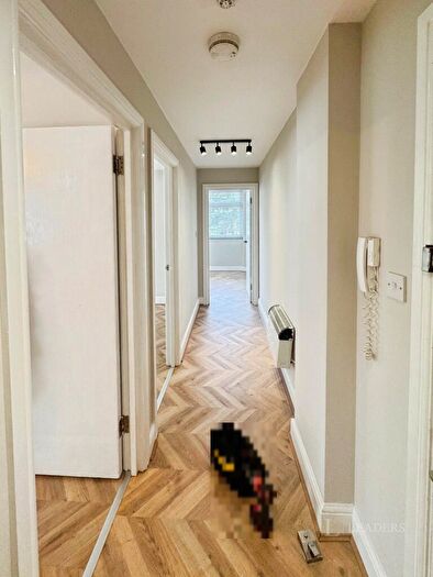 2 Bedroom Flat To Rent In Roman Square, Sittingbourne, Kent, ME10