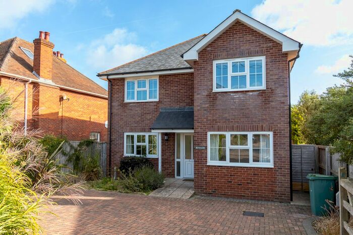 4 Bedroom Detached House To Rent In Victoria Road, Freshwater, PO40