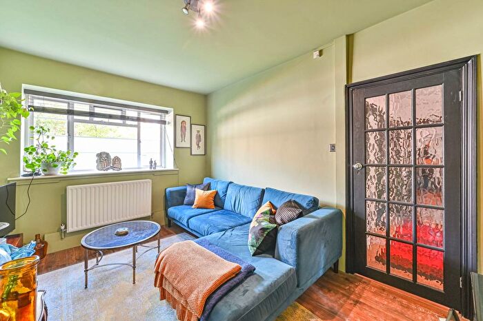 1 Bedroom Flat For Sale In Rusper Court, Clapham North, London, SW9