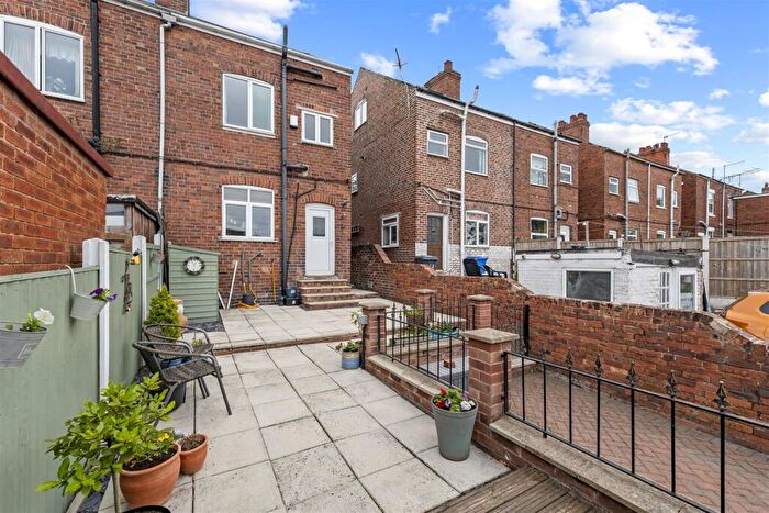 3 Bedroom Semi-Detached House For Sale In Boythorpe Avenue, Boythorpe, Chesterfield, S40