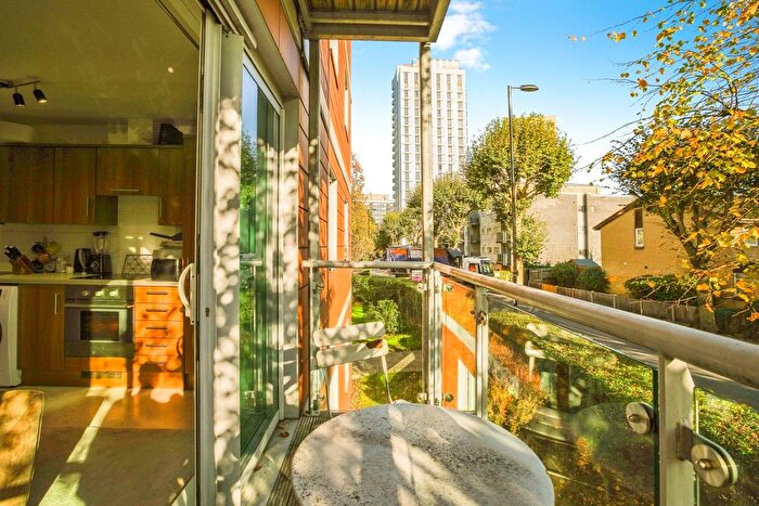 2 Bedroom Flat For Sale In Addiscombe Grove, Croydon, Surrey, CR0