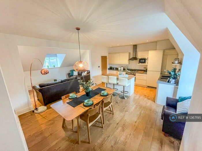 2 Bedroom Penthouse To Rent In Lenton Avenue, Nottingham, NG7