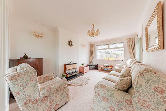 3 Bedroom Property For Sale In Barnfield Road, Faversham, ME13