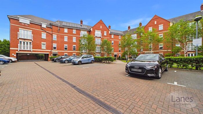 2 Bedroom Flat For Sale In Eleanor Cross Road, Waltham Cross, EN8