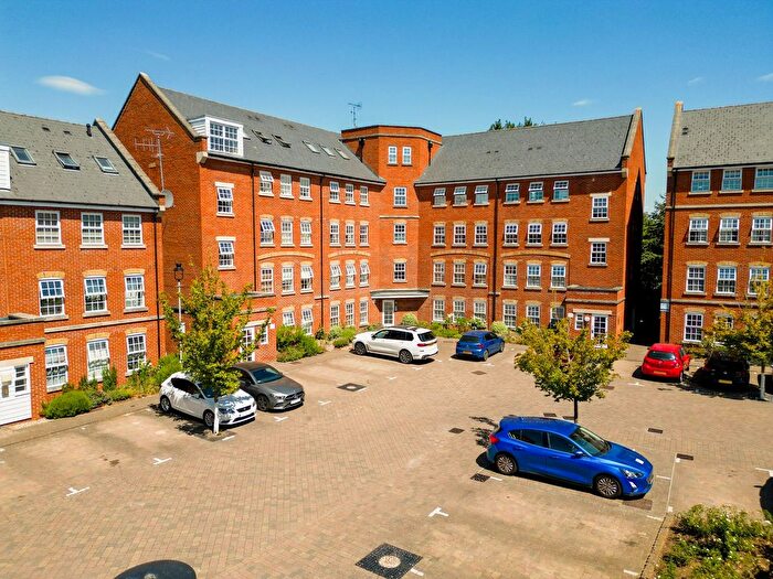 2 Bedroom Flat For Sale In Florey Gardens, Aylesbury, HP20