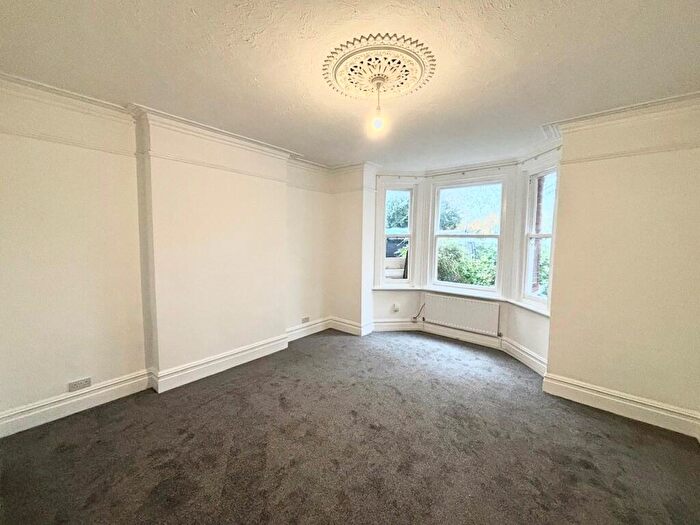 3 Bedroom Flat To Rent In Churchill Road, BH1