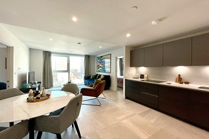 2 Bedroom Apartment To Rent In Angel Gardens, Manchester, M4