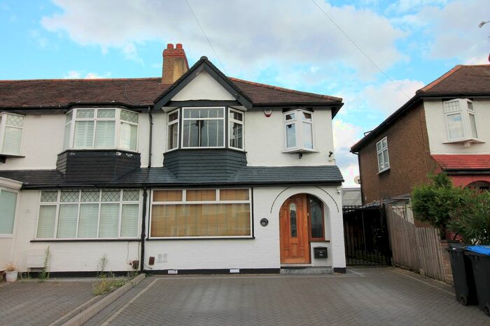 3 Bedroom Semi-Detached House To Rent In Hyde Way, London, N9
