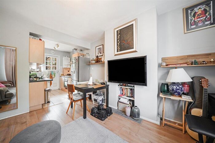 3 Bedroom Flat For Sale In Riverside Gardens, London, W6
