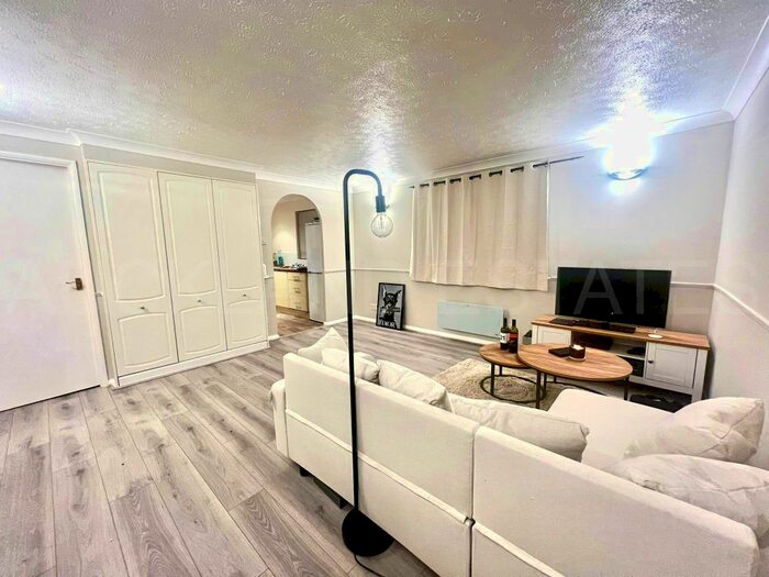 Studio To Rent In Nash Close, North Mymms, Hatfield, AL9