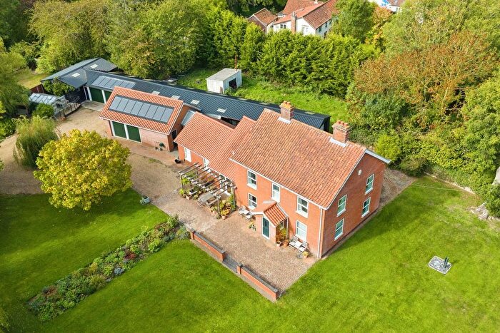 4 Bedroom Detached House For Sale In Silfield Road, Wymondham, Norfolk, NR18