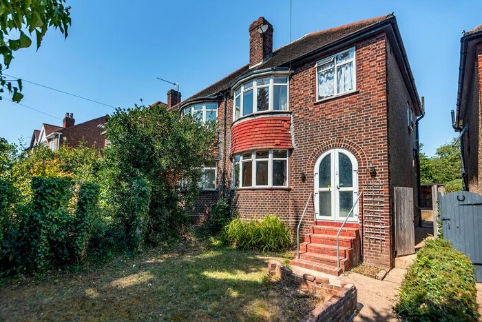 3 Bedroom Semi-Detached House To Rent In Croxley Green, Hertfordshire, WD3