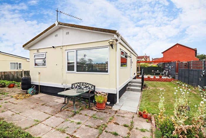 2 Bedroom Park Home For Sale In Southview, Brookside Mobile Home Park, Bedford, MK43