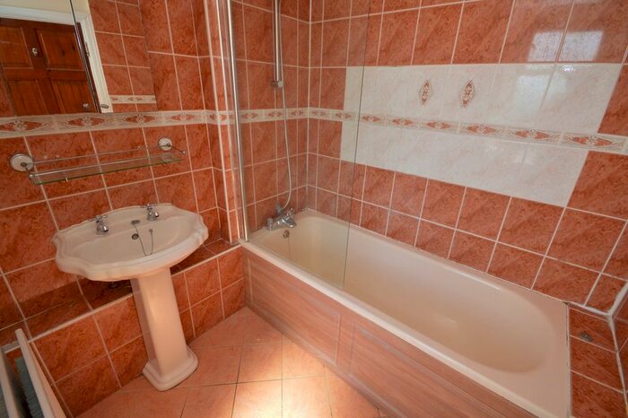 1 Bedroom Flat To Rent In Kingston Road, Ewell, Epsom, Surrey, KT19