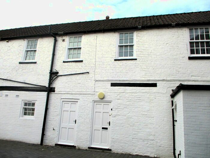 2 Bedroom Flat To Rent In Market Place, Brigg, DN20